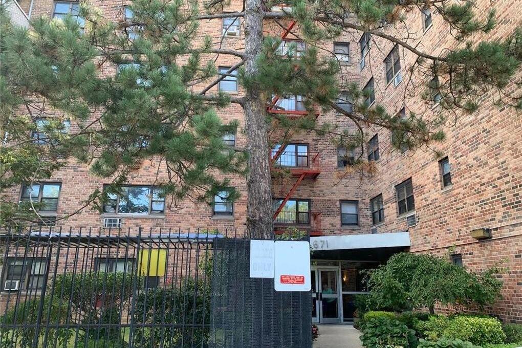 Foto 1 de apartamento en 671 Bronx River Rd Apt 1E