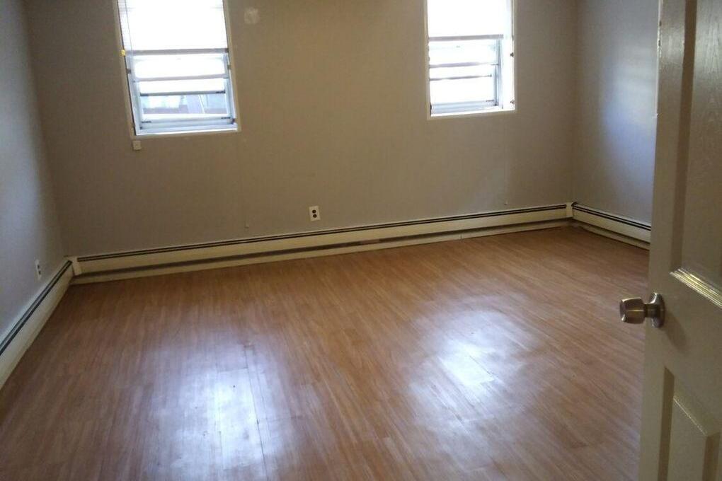 Foto 1 de apartamento ubicada en 1651 Barnes Ave