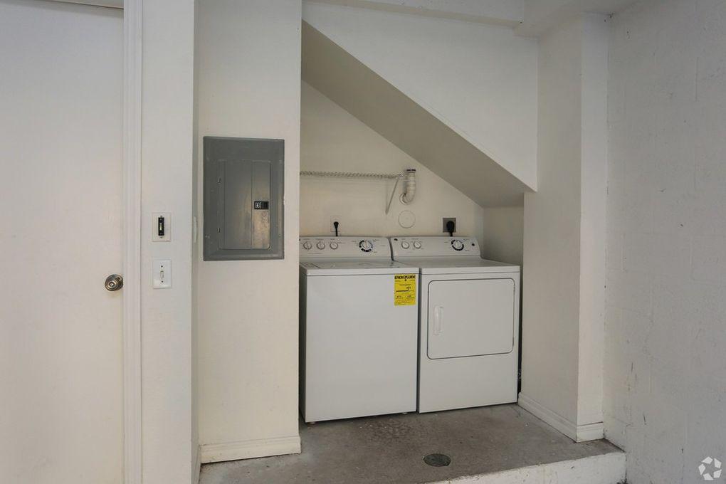 Foto 2 de apartamento ubicada en 2436 Centergate Dr