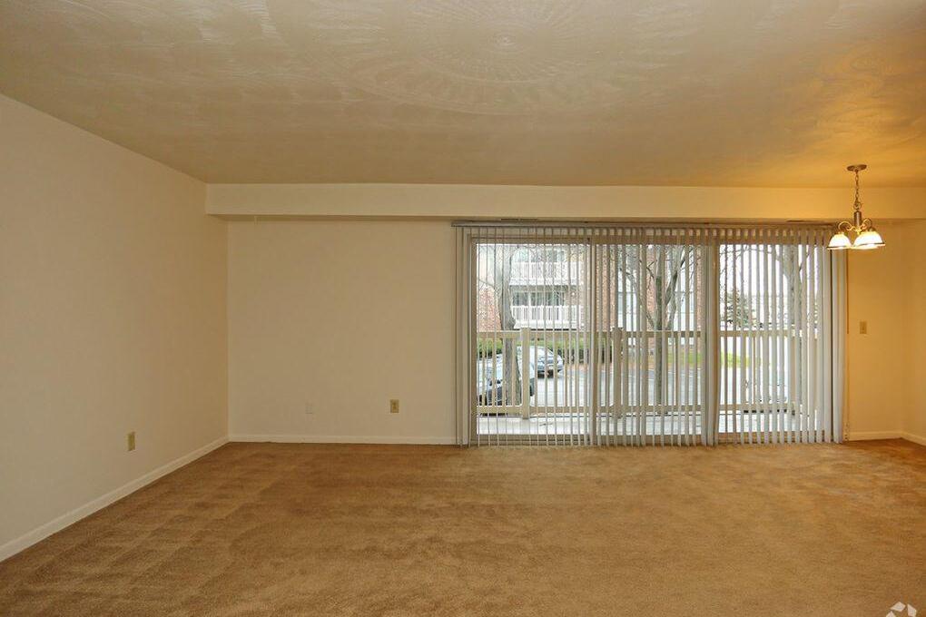 Foto 3 de apartamento ubicada en 3230-3258 Winton Rd S