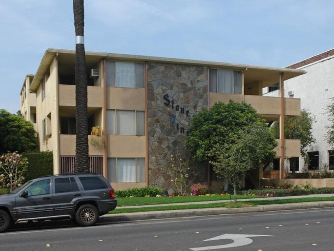 Foto 1 de apartamento ubicada en 385-395 Los Robles Ave