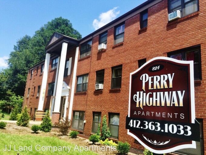 Foto 1 de vivienda en 824 Perry Hwy